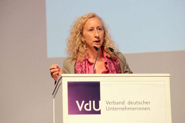 Dr Susan Walsh speaking at Verband deutscher Unternehmerinnen (VdU) Jahresversammlung 2018